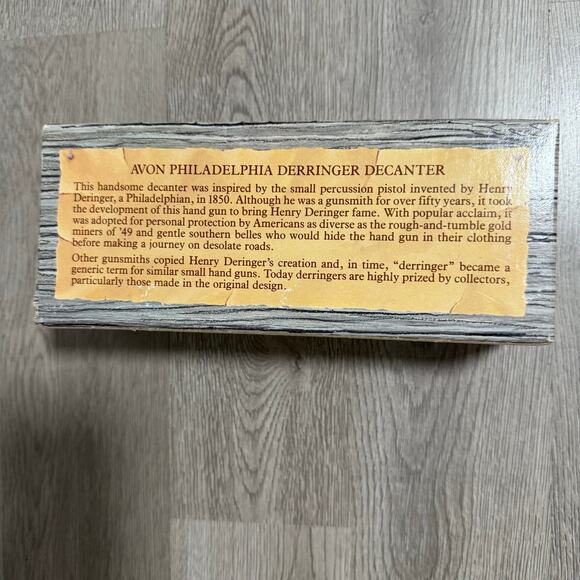Vintage Avon Philadelphia Derringer Decanter Light Musk Aftershave - Picture 3 of 12